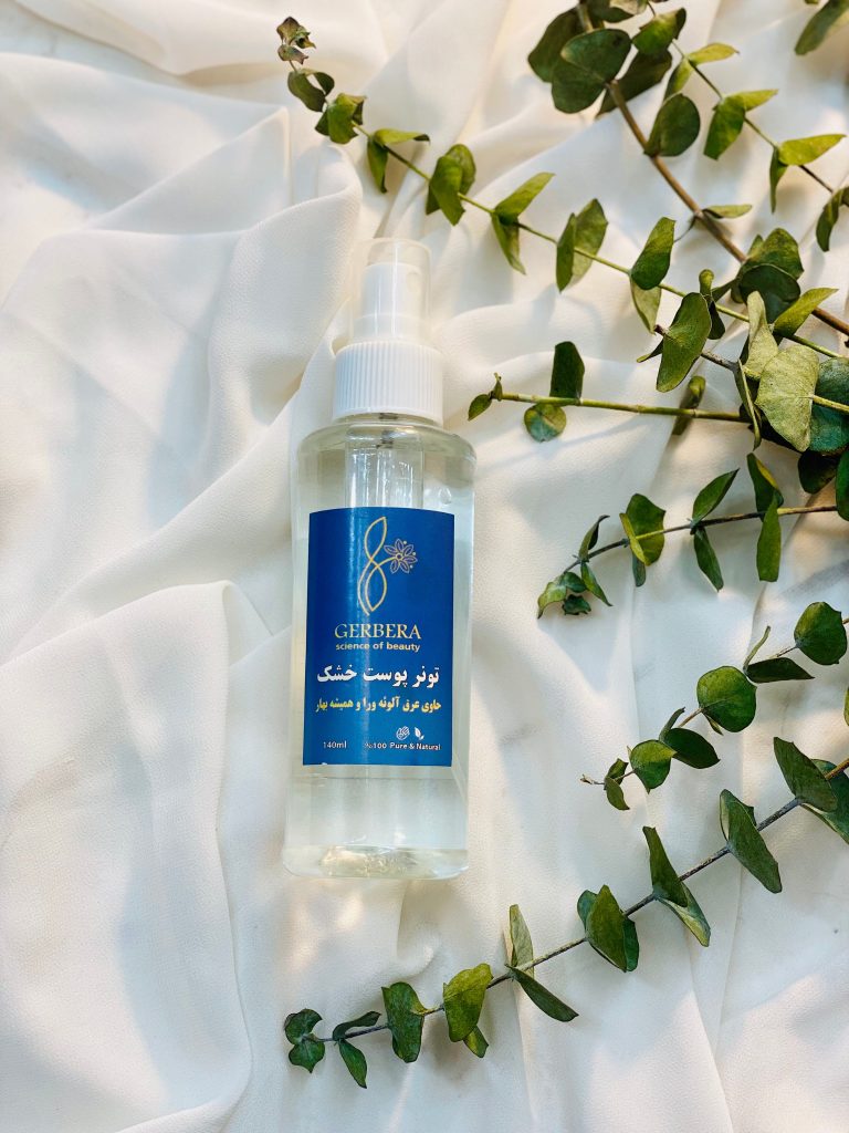 تونر مخصوص پوست خشک ژربرا | با بیش از 5 عرقیات گیاهی خالص | آبرسان و تنظیم‌کننده PH | برای پوست‌های بسیار خشک تونر مخصوص پوست خشک ژربرا تونر مخصوص پوست خشک ژربرا، با بیش از 5 عرقیات گیاهی خالص شامل آلوئه‌ورا، همیشه‌بهار، بومادران، پنیرک، ختمی، گلیسیرین و اوره، محصولی ارگانیک برای تنظیم PH، پاکسازی عمیق و آبرسانی قوی پوست‌های بسیار خشک است. این تونر پوست را نرم، شاداب و سالم نگه می‌دارد و برای پوست‌های حساس ایمن است. برای بهترین نتیجه، در کنار محصولات مکمل ژربرا استفاده شود.