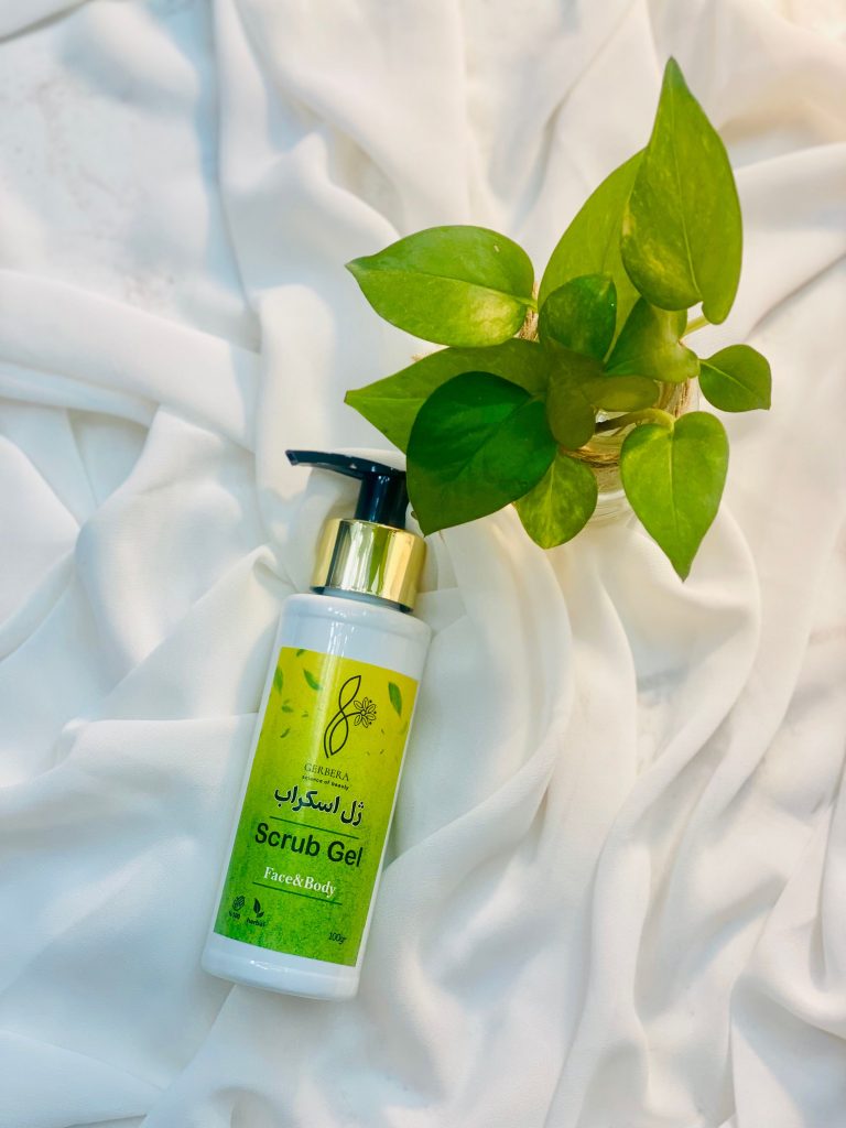 ژل اسکراب روشن کننده ژربرا | ژل لایه‌بردار ژربرا | با 12 ترکیب گیاهی و طبیعی برای پوست زیر بغل، صورت و بدن ژل اسکراب ژربرا با ترکیبات طبیعی و ارگانیک مثل سدر، گل‌نار و ویتامین E، لایه‌بردار ملایم برای روشن‌سازی زیر بغل، کشاله ران و صورت. مناسب انواع پوست.